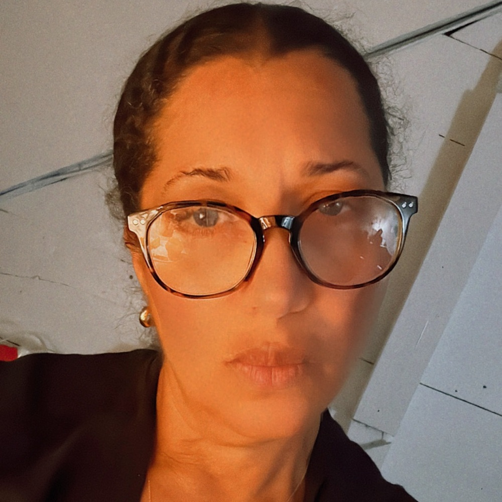 Meet your Posher, Senia